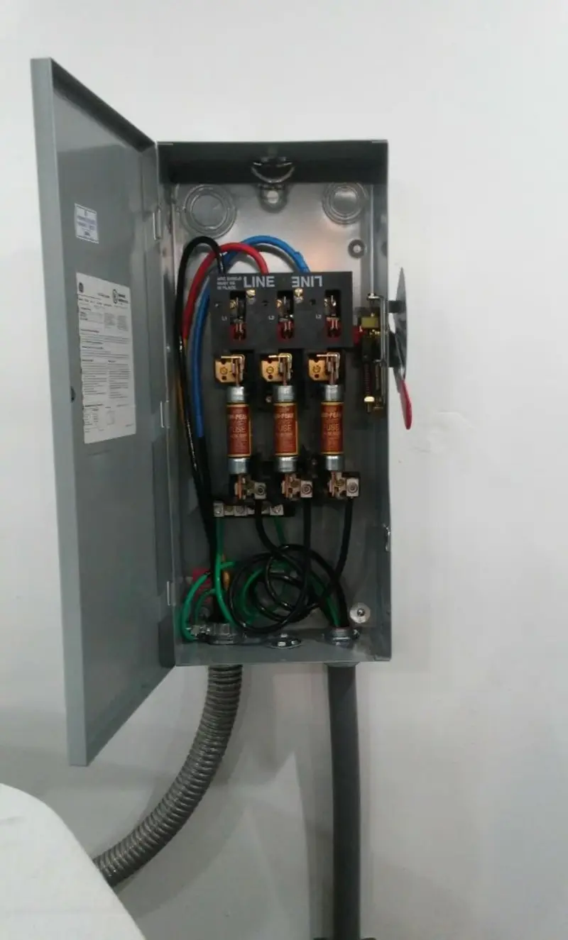 Three-phase disconnect switch installed for Smoke Detector Installation in Hot Springs